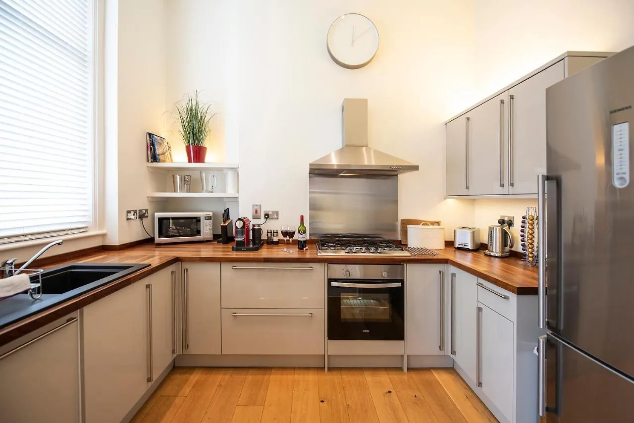 Arkle - Five Star Town Centre Apartment, Cheltenham 0*,  United Kingdom