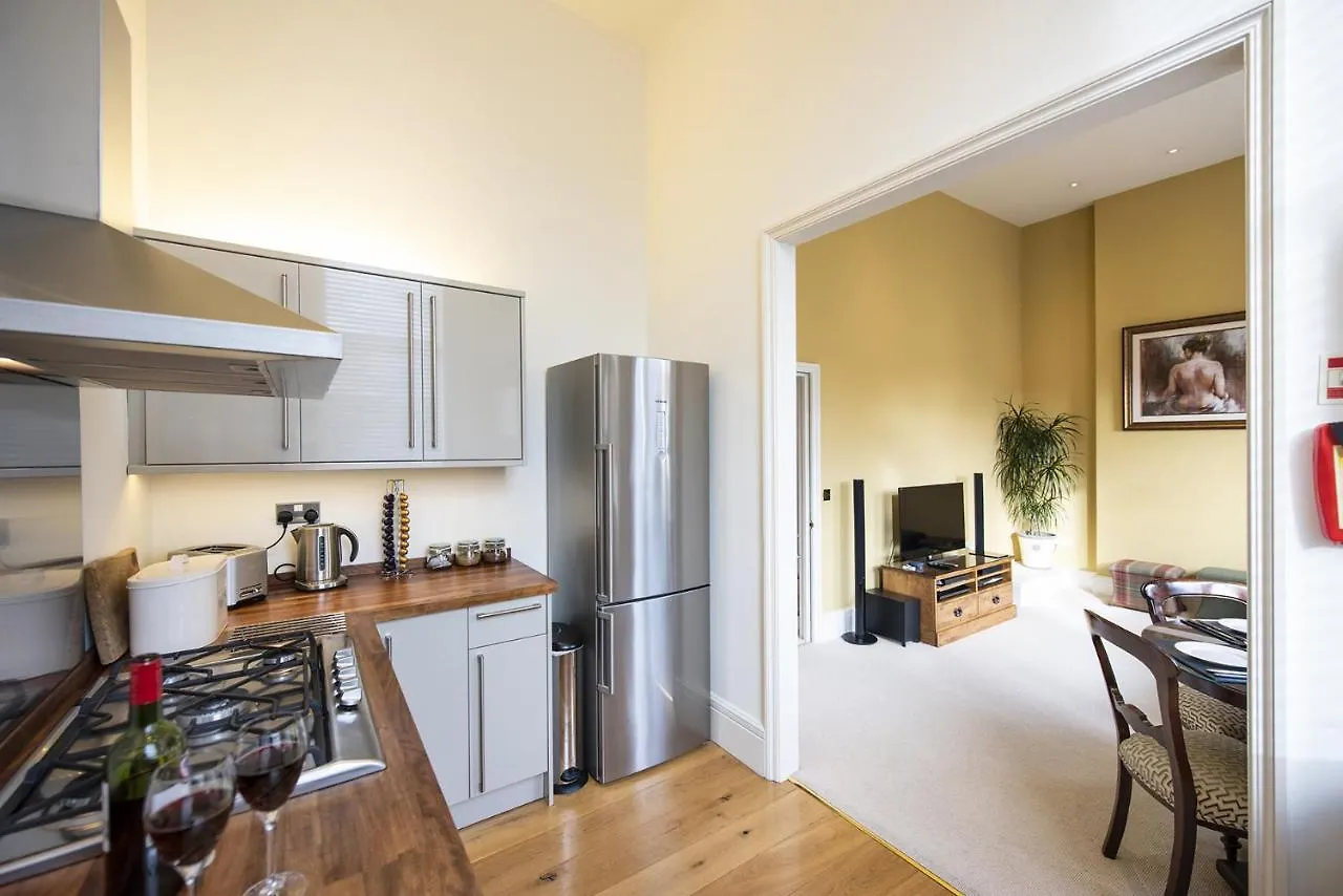 Arkle - Five Star Town Centre Apartment, Cheltenham 0*,